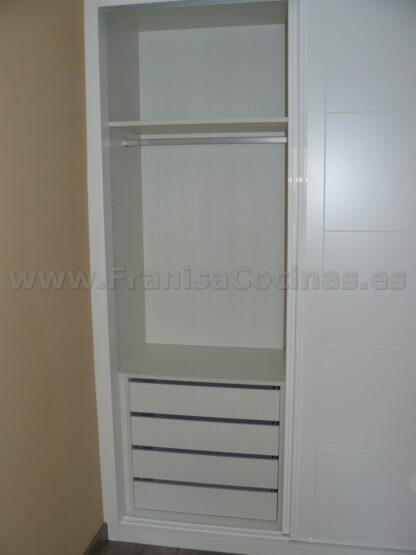 Armario empotrado estriado lacado blanco - Imagen 17