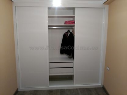 Armario empotrado estriado lacado blanco - Imagen 3