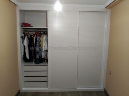 Armario empotrado estriado lacado blanco - Imagen 5