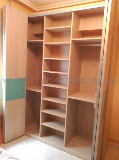 Armario empotrado puertas plegables a la medida - Imagen 3