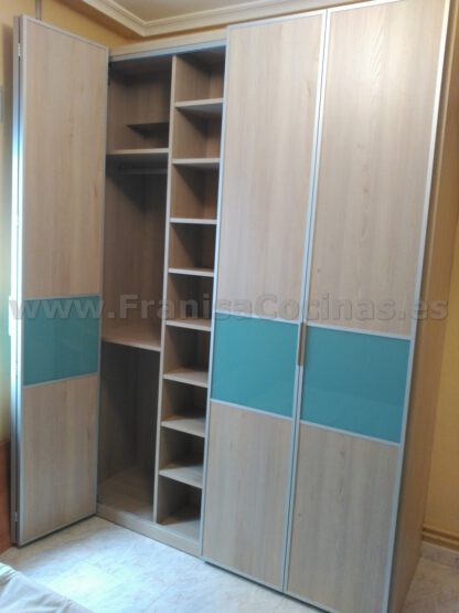 Armario empotrado puertas plegables a la medida - Imagen 4