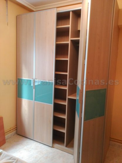 Armario empotrado puertas plegables a la medida - Imagen 6