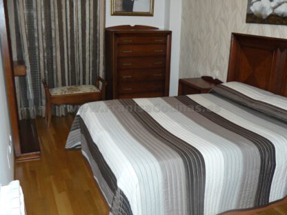 Dormitorio de madera maciza a la medida - Imagen 14
