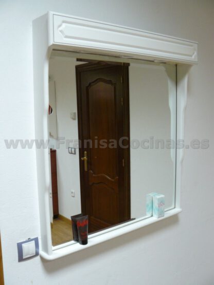 Mueble de espejo de baño con luces halógenas