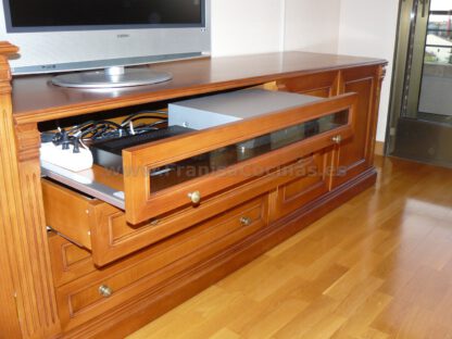 Mueble librería salón de madera a la medida - Imagen 13