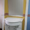 Mueble de baño laminado blanco y tirador gris de Exposición