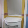 Mueble de baño laminado blanco y tirador gris de Exposición - Imagen 2