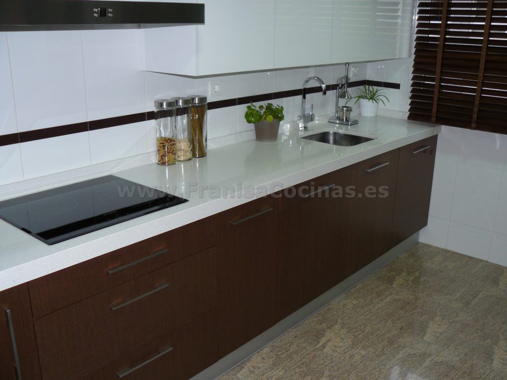 Muebles de cocina blanco laminado y wengué – FRANISA Cocinas