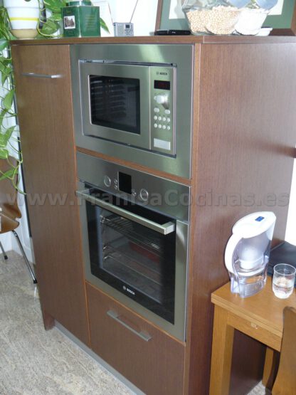 Muebles de Cocina: Elegancia Moderna en Blanco Laminado y Contraste Wengué - Imagen 8