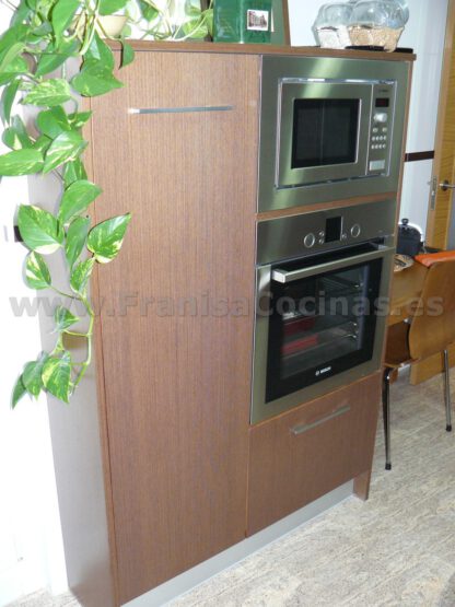 Muebles de Cocina: Elegancia Moderna en Blanco Laminado y Contraste Wengué - Imagen 9