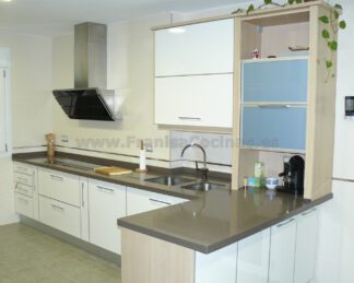 Muebles de cocina laminado blanco y madera