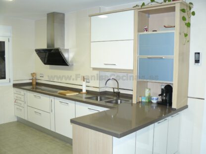 Muebles de cocina laminado blanco y madera