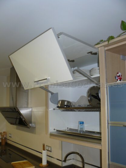 Muebles de cocina laminado blanco y madera - Imagen 10