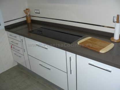 Muebles de cocina laminado blanco y madera - Imagen 7