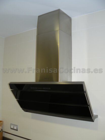 Muebles de cocina laminado blanco y madera - Imagen 11