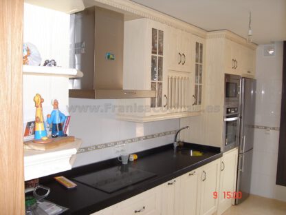 Muebles de cocina de madera rústica - Imagen 2