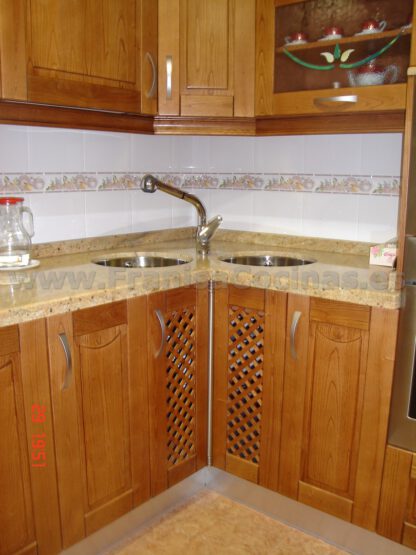 Muebles de cocina de castaño color cerezo - Imagen 8