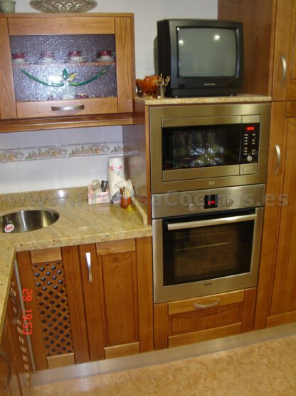 Muebles de cocina de castaño color cerezo - Imagen 10