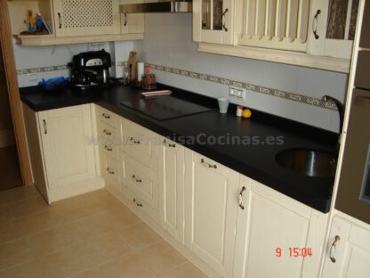 Muebles de cocina de madera rústica - Imagen 19