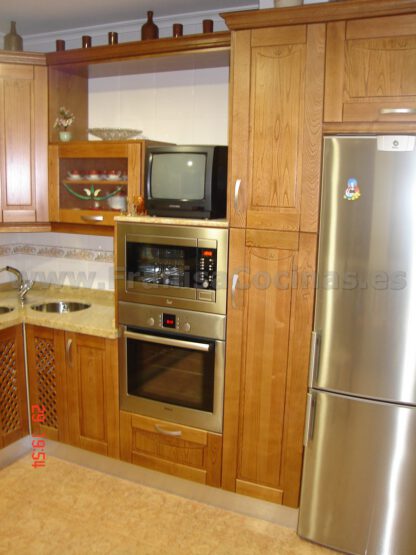 Muebles de cocina de castaño color cerezo - Imagen 14
