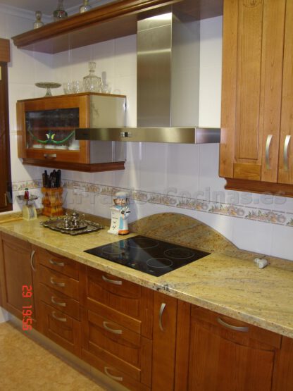 Muebles de cocina de castaño color cerezo - Imagen 16
