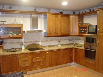Muebles de cocina de castaño color cerezo - Imagen 3