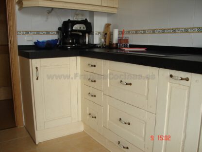 Muebles de cocina de madera rústica - Imagen 7