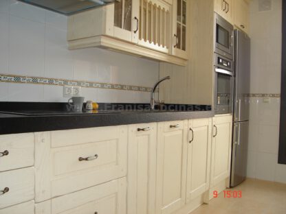 Muebles de cocina de madera rústica - Imagen 8