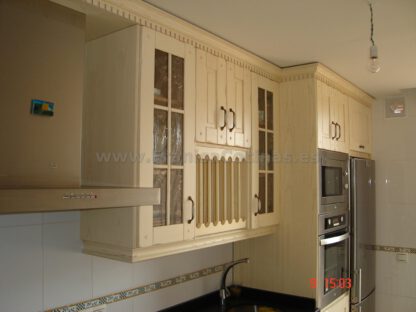 Muebles de cocina de madera rústica - Imagen 9