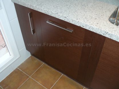 Muebles de cocina tablero marino wengué y roble pr - Imagen 14
