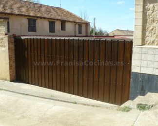 Trasera corredera portón de madera de pino