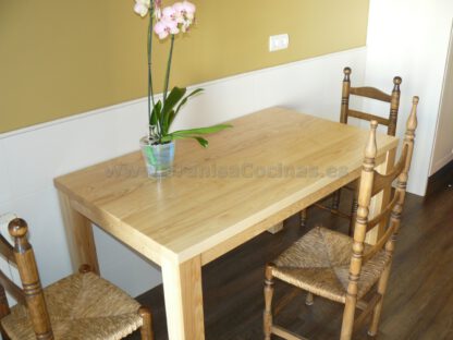 Mesa de cocina fija de madera maciza de fresno