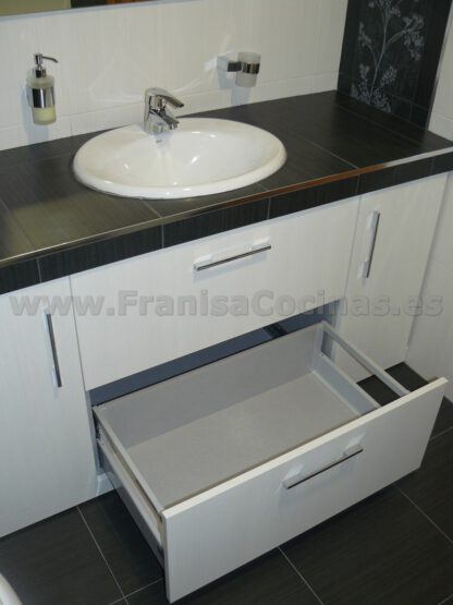 Mueble de baño a la medida laminado pino cervino - Imagen 9