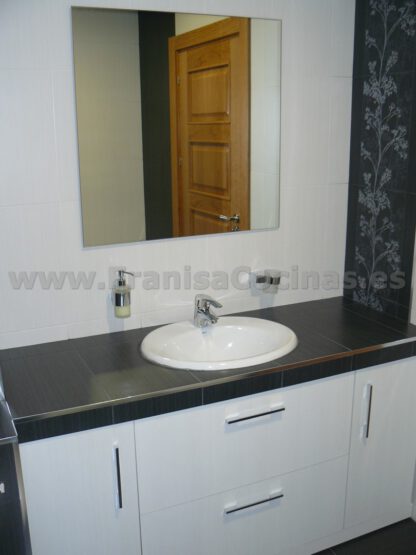 Mueble de baño a la medida laminado pino cervino