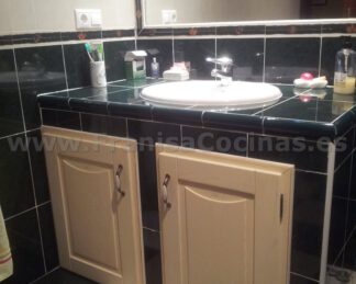 Frontal de puertas para mueble de baño de madera a la medida