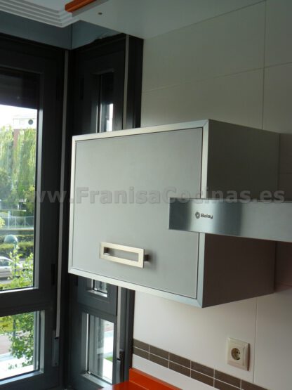 Muebles de cocina laminado blanco y naranja - Imagen 15