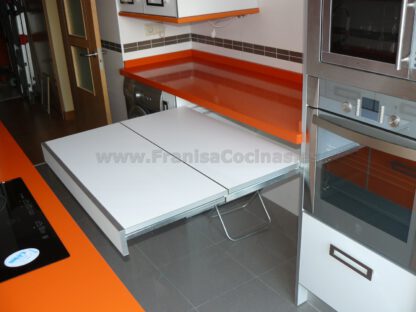 Muebles de cocina laminado blanco y naranja - Imagen 19