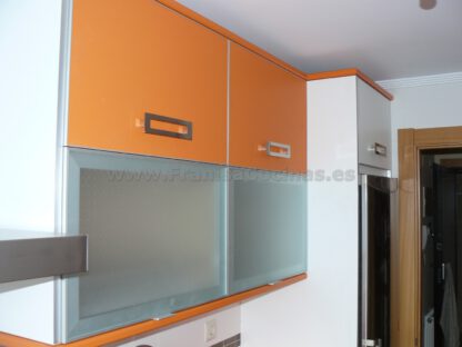 Muebles de cocina laminado blanco y naranja - Imagen 24