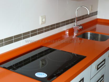Muebles de cocina laminado blanco y naranja - Imagen 8