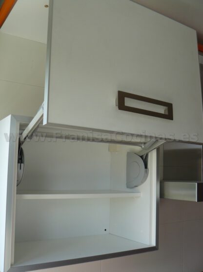 Muebles de cocina laminado blanco y naranja - Imagen 11