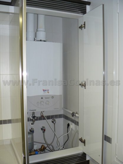 Muebles de cocina laminado blanco y wengue - Imagen 9
