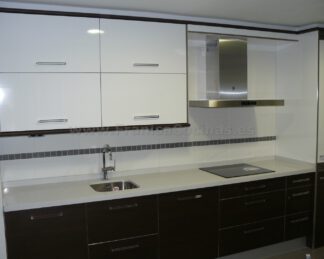 Muebles de cocina laminado blanco y wengue