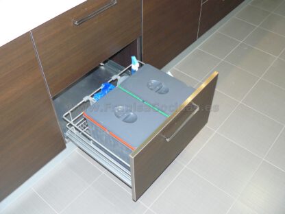 Muebles de cocina laminado blanco y wengue - Imagen 16