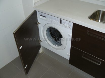 Muebles de cocina laminado blanco y wengue - Imagen 20