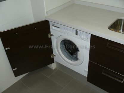 Muebles de cocina laminado blanco y wengue - Imagen 21