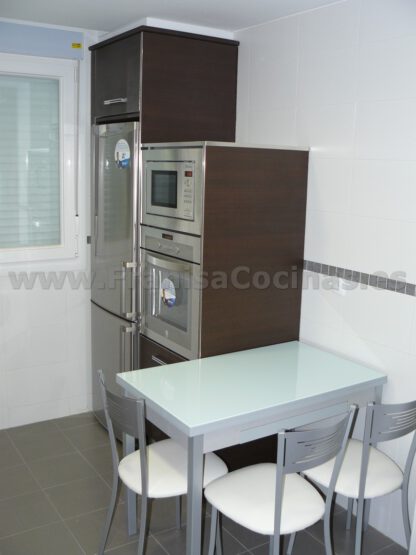 Muebles de cocina laminado blanco y wengue - Imagen 28