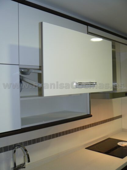 Muebles de cocina laminado blanco y wengue - Imagen 33