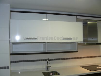 Muebles de cocina laminado blanco y wengue - Imagen 36