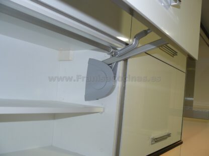 Muebles de cocina laminado blanco y wengue - Imagen 40
