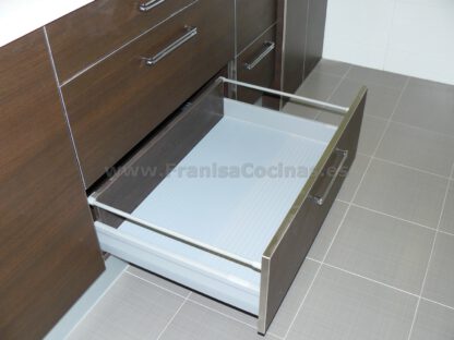 Muebles de cocina laminado blanco y wengue - Imagen 46